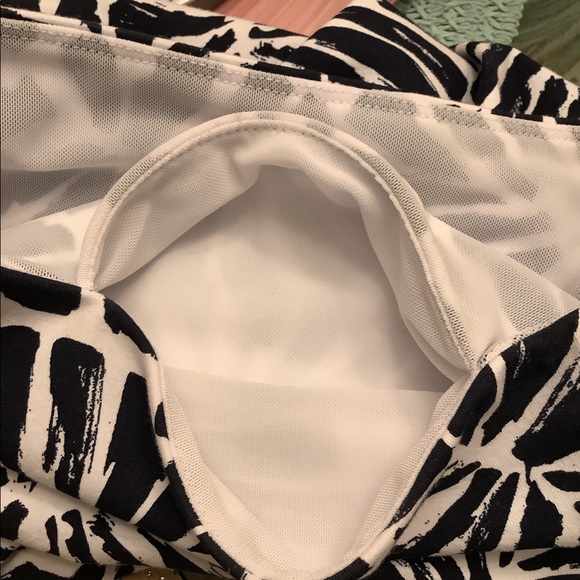 TEEZHER long shorts size S Navy & white Smooth and slims NWT invisible panel. - Picture 4 of 11